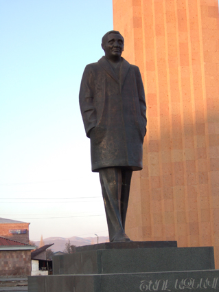 statue Charles Aznavour